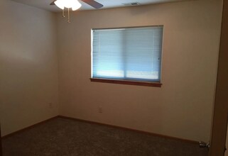 873 E Minnesota St in Rapid City, SD - Foto de edificio - Building Photo