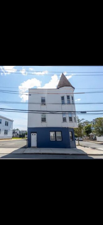 47 Nichols St, Unit 2 in Everett, MA - Foto de edificio