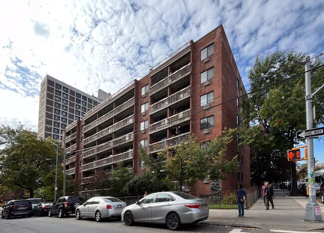 137-77 Kissena Blvd in Flushing, NY - Foto de edificio - Building Photo