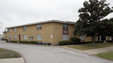 Cornerstone Apartments in Dallas, TX - Building Photo - Building Photo