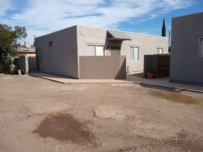 property at 452 E Blacklidge Dr