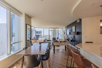 44 W Monroe St in Phoenix, AZ - Foto de edificio - Building Photo