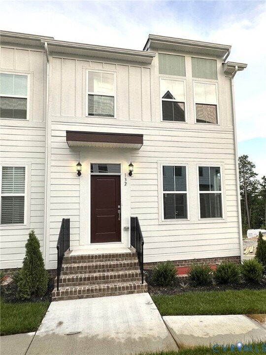 132 This Wy in Midlothian, VA - Foto de edificio