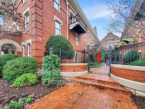 400 E Washington St in Greenville, SC - Building Photo - Building Photo