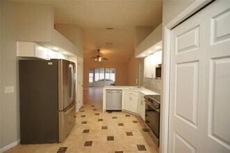 3605 Treeline Dr in Valrico, FL - Building Photo - Building Photo