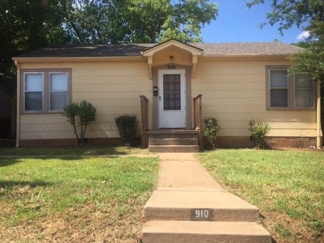 property at 910 W Cantwell Ave