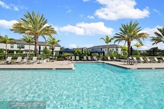 2801 Oak Tree Dr in Oakland Park, FL - Building Photo - Building Photo