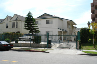 751 S Ardmore Ave in Los Angeles, CA - Building Photo - Building Photo