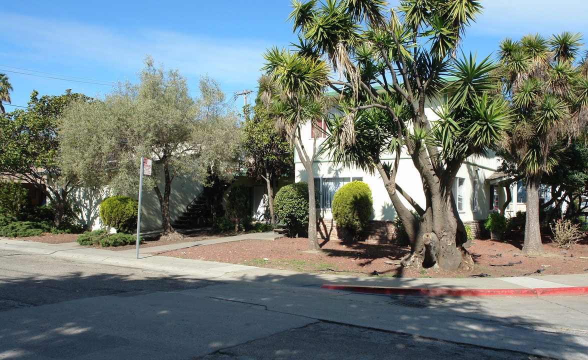 401 Rogell Ct in San Mateo, CA - Foto de edificio