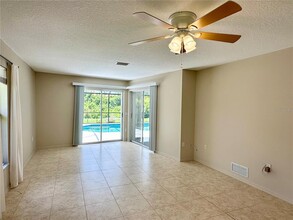 5024 Southern Pine Cir in Venice, FL - Building Photo - Building Photo