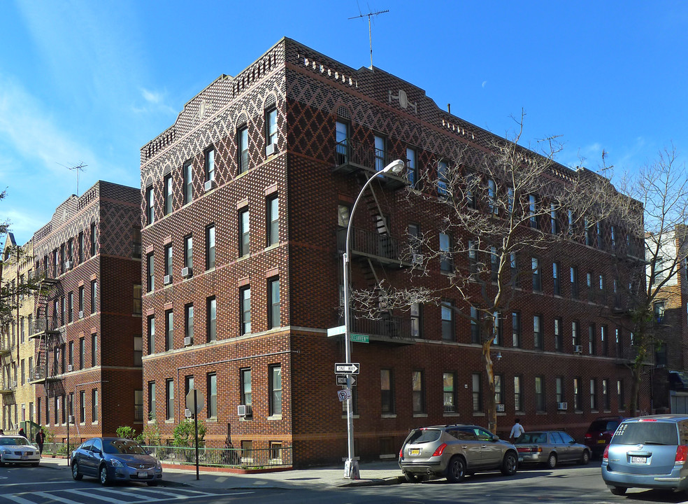 3000 Brighton 12th St in Brooklyn, NY - Building Photo