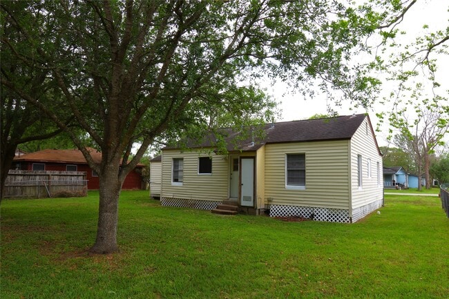 617 Hurst Pl in Angleton, TX - Building Photo - Building Photo