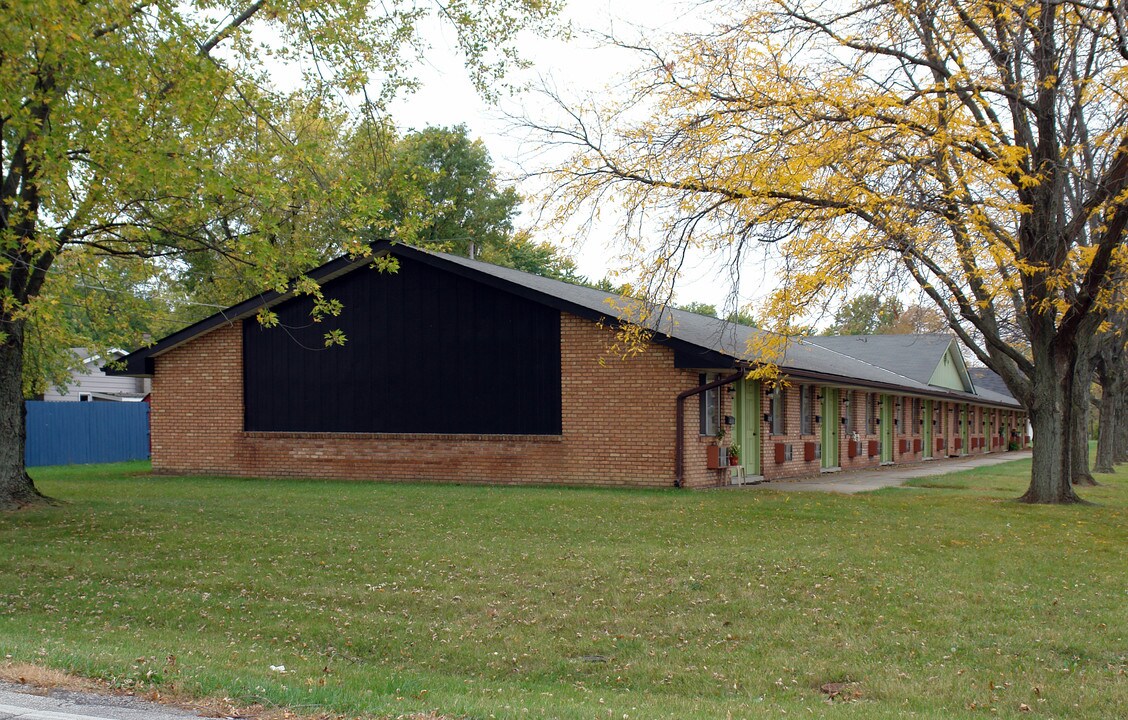 911 Brookwood Ct in Fort Wayne, IN - Foto de edificio