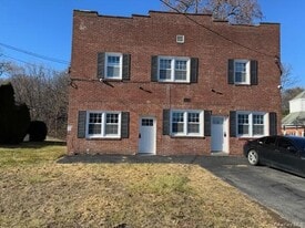 3135 US-9W in New Windsor, NY - Building Photo