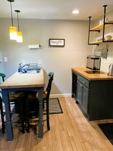 3277 N Whitney Ave, Unit FURNISHED Monthly Studio in Hapeville, GA - Foto de edificio - Building Photo