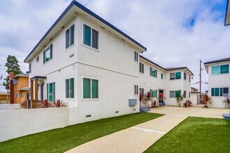 10239 Woodworth Ave in Inglewood, CA - Foto de edificio - Building Photo
