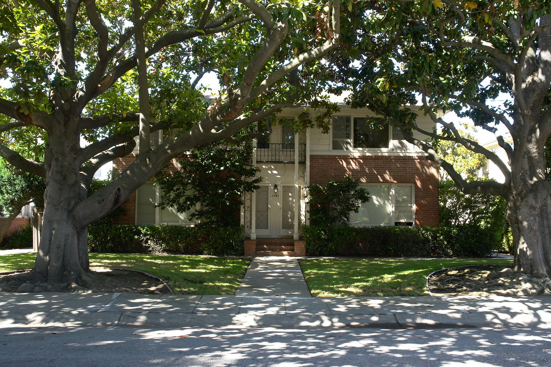 1041 Noel Dr in Menlo Park, CA - Foto de edificio