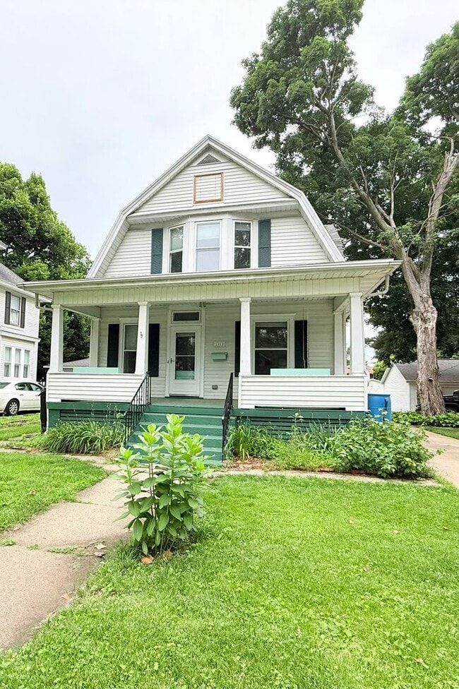 property at 1910 E Taylor St