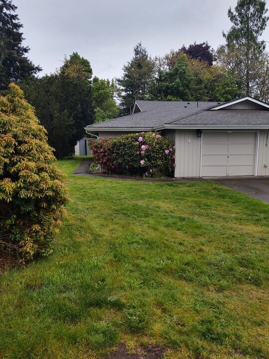 1317 Glen Mary Dr SE in Lacey, WA - Building Photo