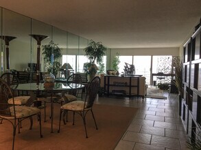 60 Yacht Club Dr-Unit -402 in North Palm Beach, FL - Building Photo - Building Photo