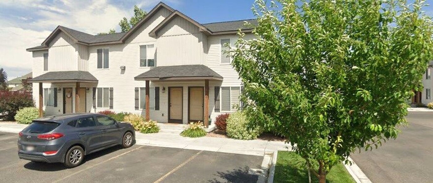 446 W 6th S in Rexburg, ID - Building Photo