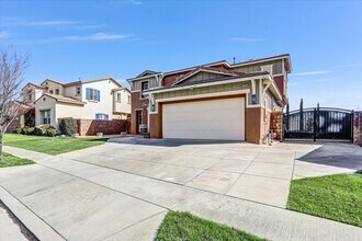 12535 Melon Dr in Rancho Cucamonga, CA - Foto de edificio - Building Photo