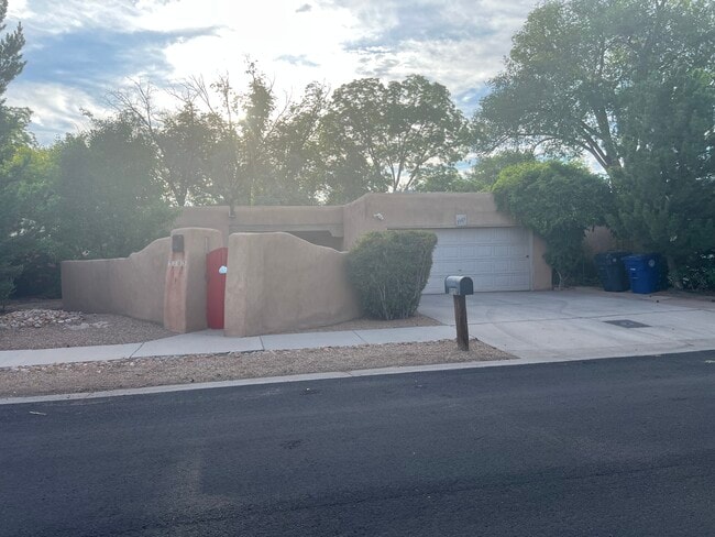 3105 Camino Caballete NW