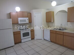 5611 New Cambridge Rd in Orlando, FL - Building Photo - Building Photo