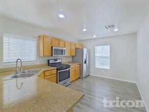 5915 Balsam Pine Dr in Las Vegas, NV - Building Photo - Building Photo