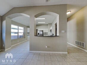 6801 Amberdale Dr in Fort Worth, TX - Foto de edificio - Building Photo