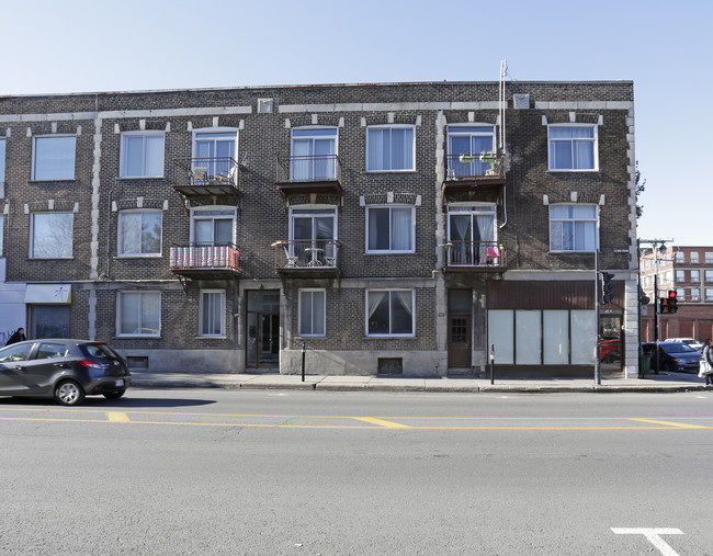 1051-1065 Van Horne Av