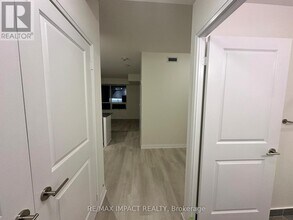 3270 Sheppard Ave E in Toronto, ON - Building Photo - Building Photo