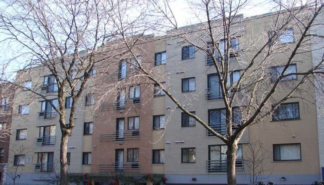 Winthrop Station Apartments in Chicago, IL - Foto de edificio - Building Photo