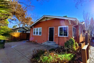 3022 D St in Sacramento, CA - Building Photo