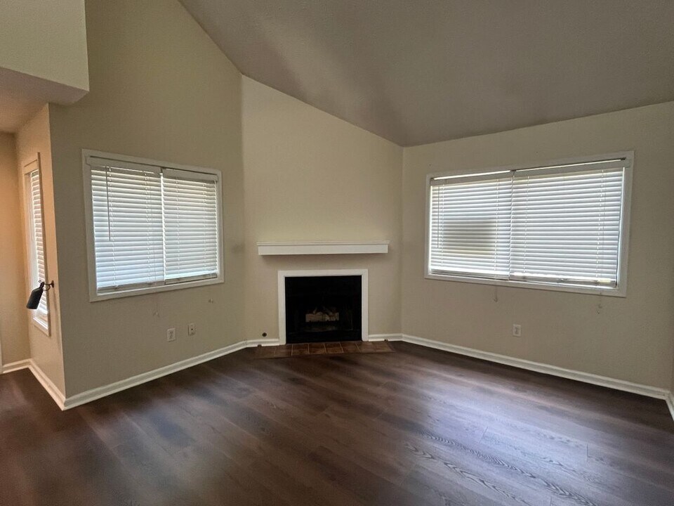 1002 Parkaire Xing in Marietta, GA - Building Photo