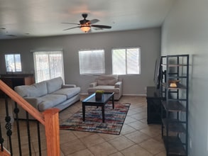 8755 W Pershing Ave in Peoria, AZ - Foto de edificio - Building Photo