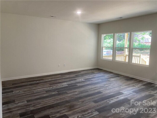 104 Eastwood Village Ct in Hudson, NC - Building Photo - Building Photo