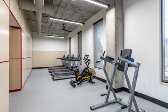 The Point Cincinnati in Cincinnati, OH - Foto de edificio - Interior Photo
