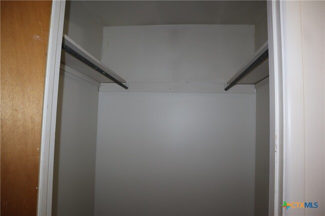 1403 Canary Ln in Seguin, TX - Building Photo - Building Photo
