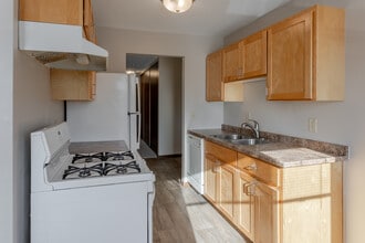 Twin Lakes Apartments in Robbinsdale, MN - Building Photo - Interior Photo