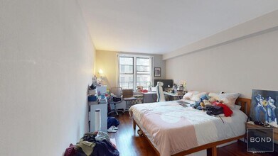 340 E 58th St in New York, NY - Building Photo - Building Photo