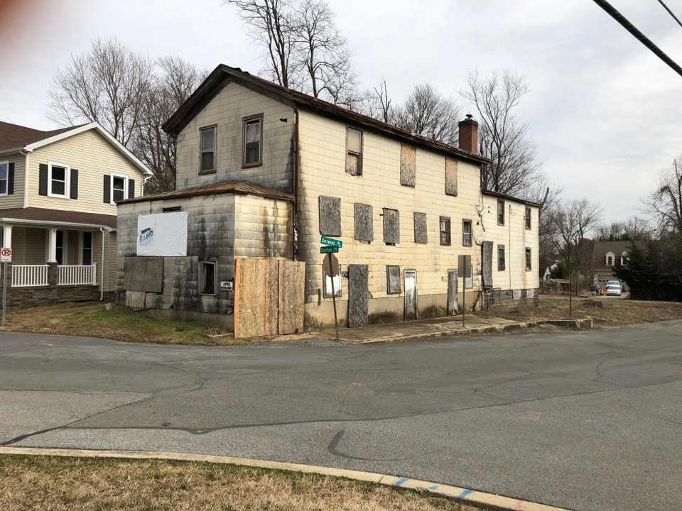 15911 Rd in Rockville, MD - Building Photo