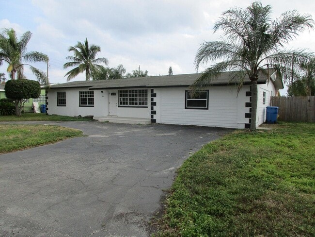 property at 806 Minnesota St