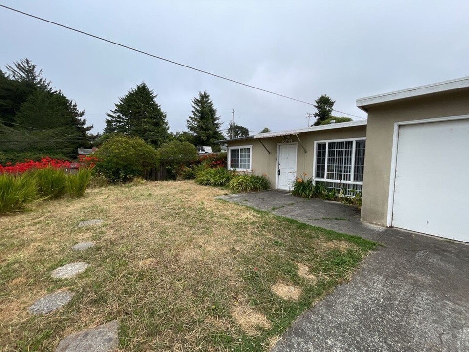 2362 Donna Dr in Eureka, CA - Building Photo