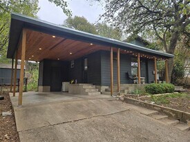 1307 Deloney St in Austin, TX - Building Photo