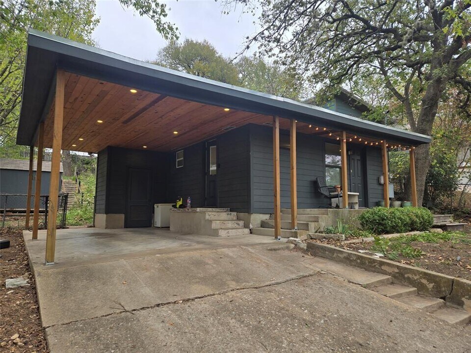 1307 Deloney St in Austin, TX - Building Photo