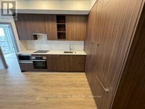 27 McMahon Dr in Toronto, ON - Building Photo - Building Photo