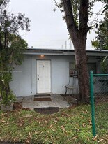 5411 Ravenswood Rd in Fort Lauderdale, FL - Building Photo