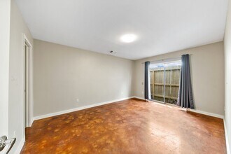 2614 Chenevert St in Houston, TX - Building Photo - Building Photo