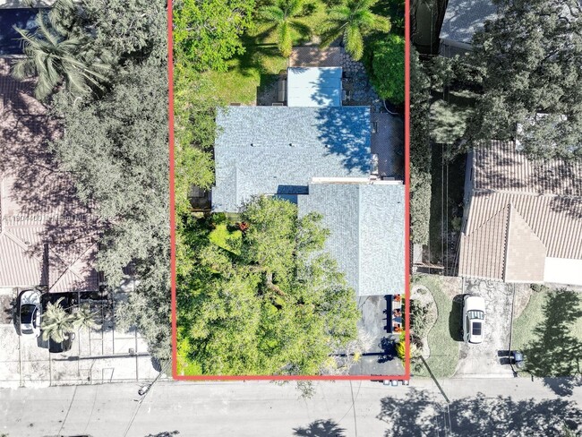 1610 SW 30th Pl in Fort Lauderdale, FL - Building Photo - Building Photo